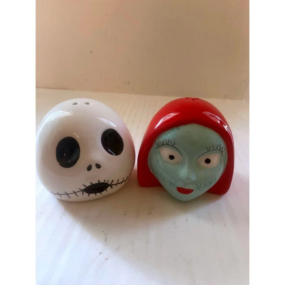 Disney Nightmare Before Christmas Jack & Sally Ceramic Salt & Pepper Shaker Set
